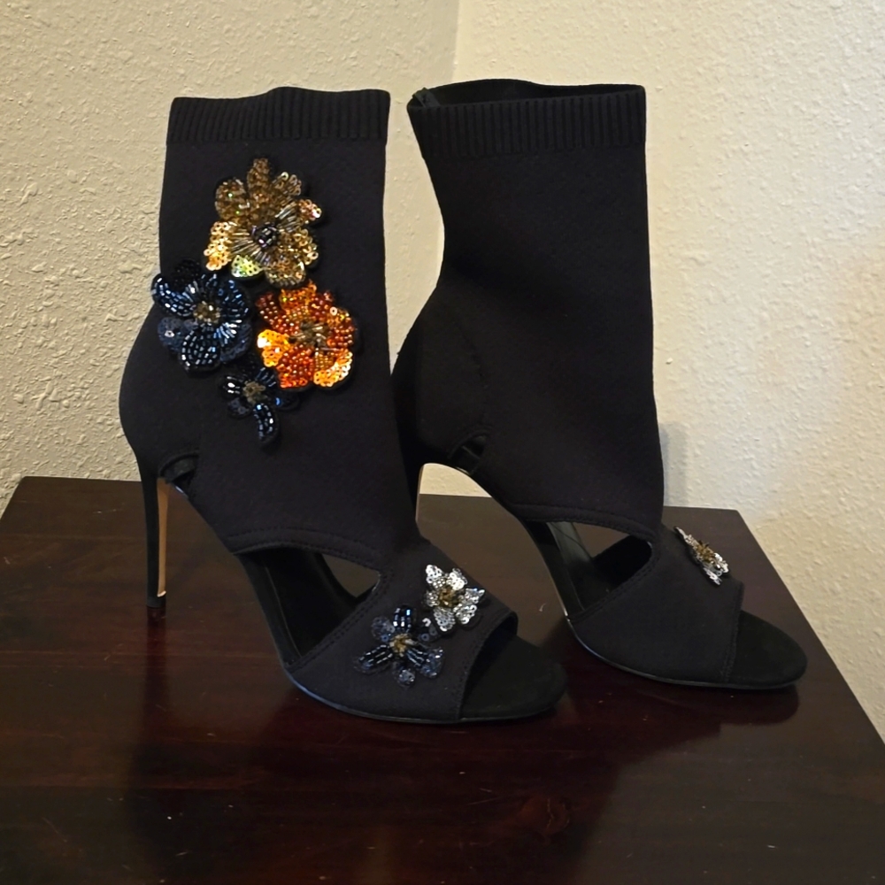 ZARA HIGH HEELS SOCK STYLE OPEN TOE BOOTS WITH BEADED FLORAL SIZE 42, NEVER WORN